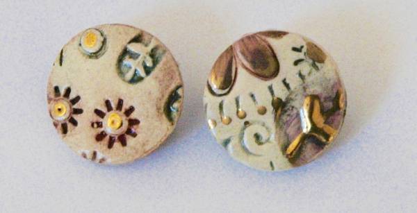 - a Ceramic by Sarah McCormack, measuring 2 x 2 cm (H x W) £14